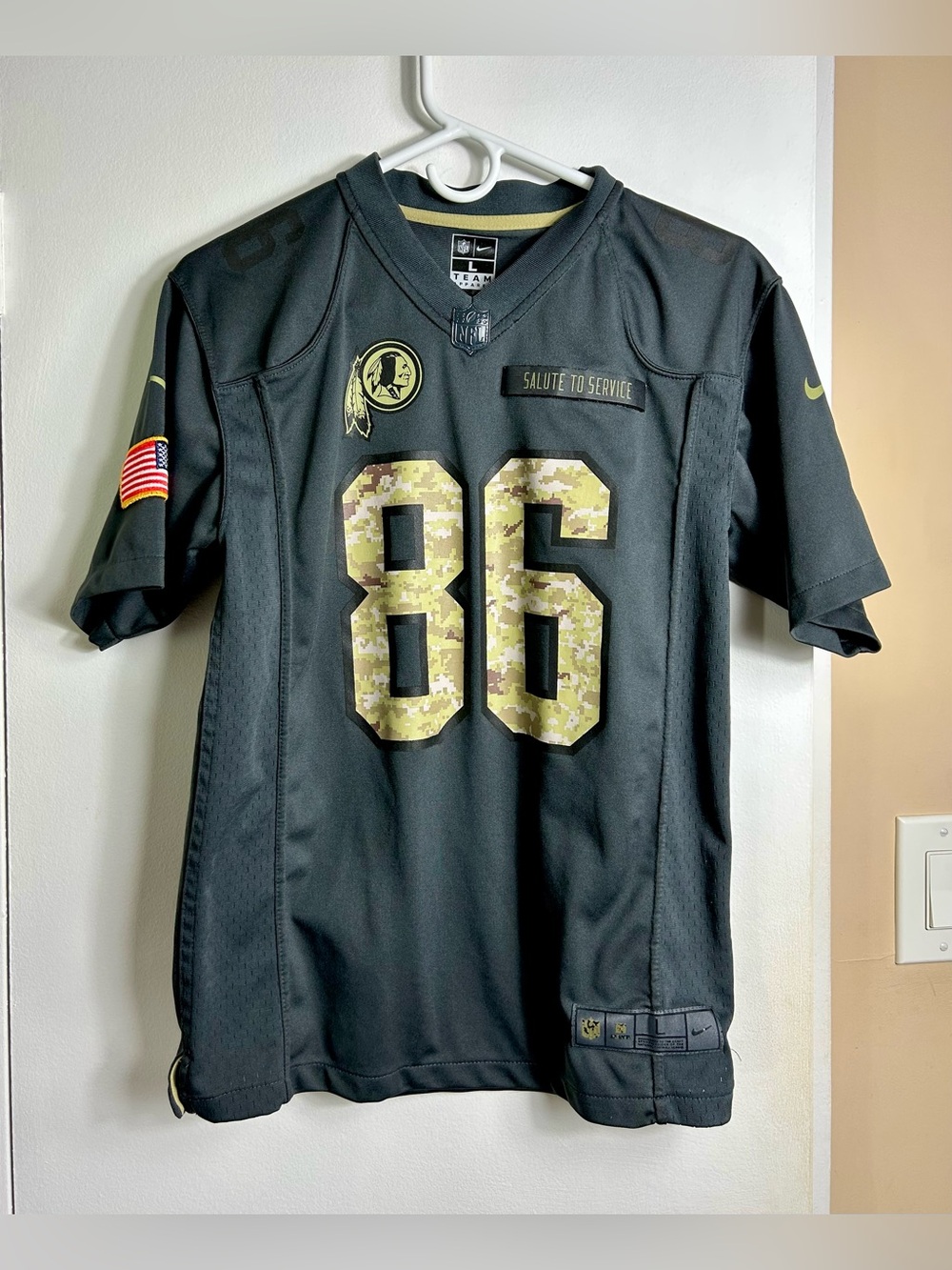 Nike NFL Commanders Kids Large Black Salute to Service Football Jersey, Camo #86